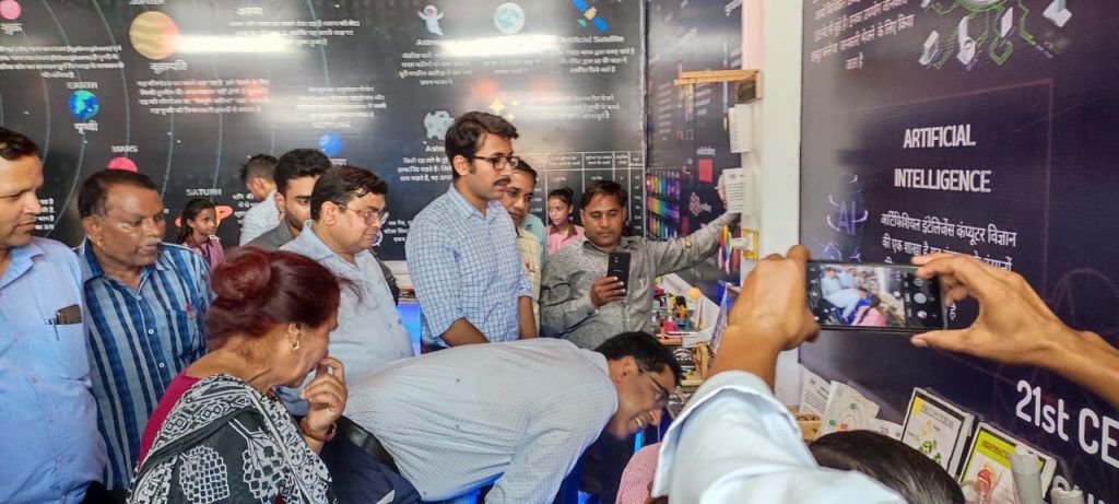 प्रमुख सचिव पीडब्ल्यूडी द्वारा मोहिद्दीनपुर स्थित आधारशिला का भ्रमण 2 112 65