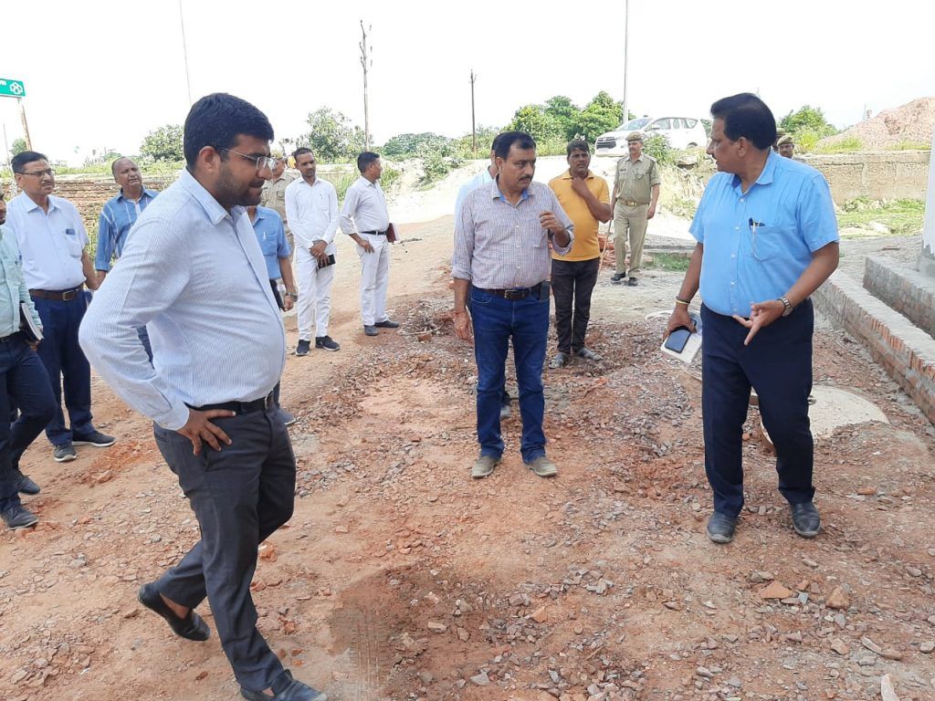 जिलाधिकारी ने किया निर्माणाधीन परियोजनाओ का निरीक्षण 3 113 46