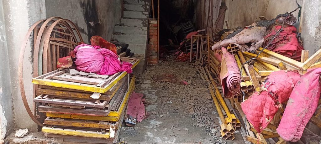 गाजियाबाद : आग लगने से एक ही परिवार के तीन सदस्यों की दर्दनाक मौत 5 114 31