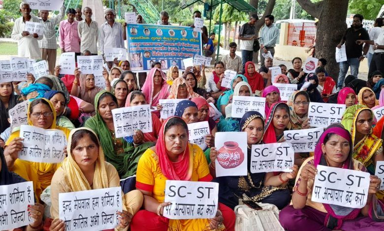 मेरठ : राजस्थान के दलित बच्चे को पीट-पीटकर मार डालने के खिलाफ धरना 1 114 34