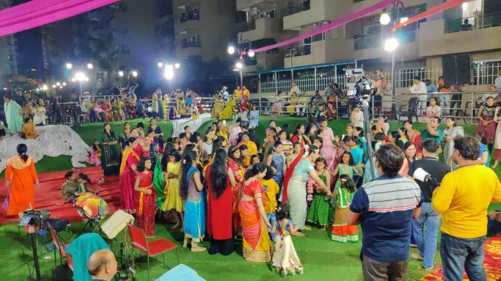 गाज़ियाबाद : कृष्ण भक्ति में झूम उठा गौर कैस्केड्स 10 115 25
