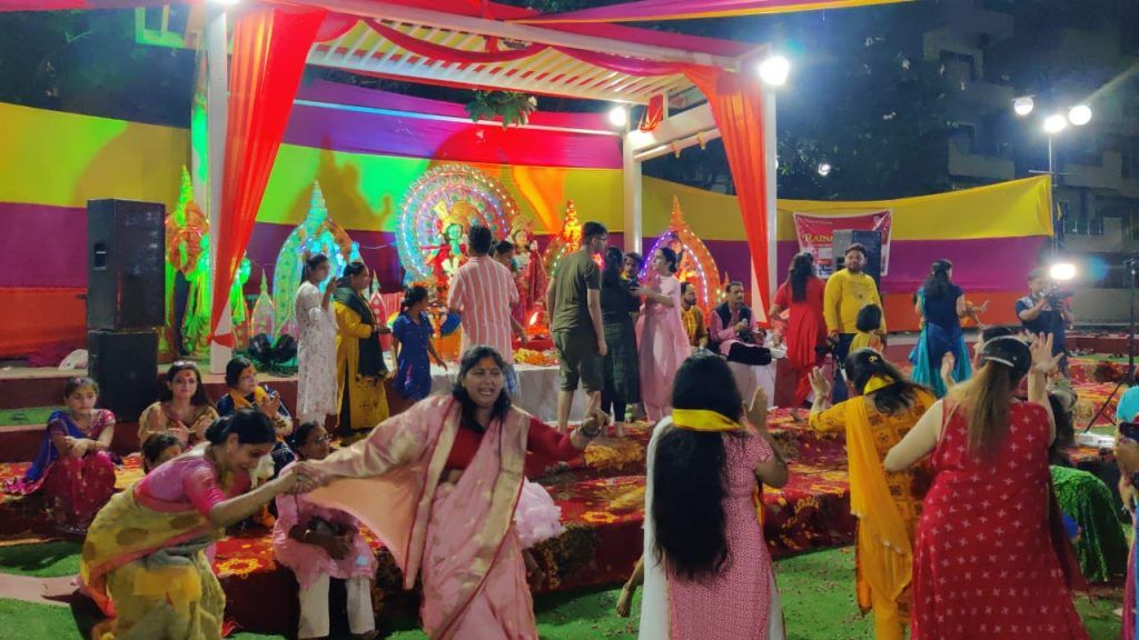गाज़ियाबाद : कृष्ण भक्ति में झूम उठा गौर कैस्केड्स 11 116 16