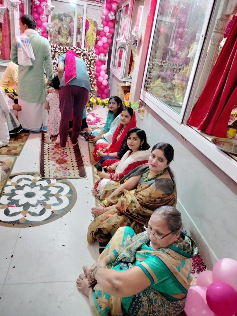 गाज़ियाबाद : कृष्ण भक्ति में झूम उठा गौर कैस्केड्स 2 117 14