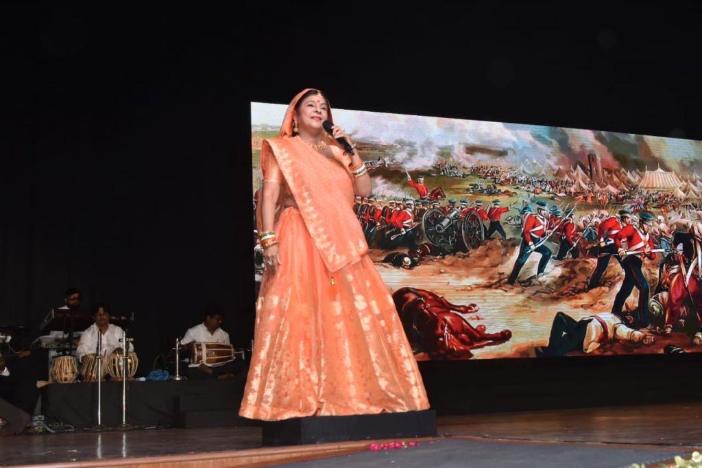 ज्ञात अज्ञात महापुरूषों को समर्पित पुस्तिका ‘‘नमन‘‘ का पदमश्री मालिनी अवस्थी ने किया विमोचन 9 119 1