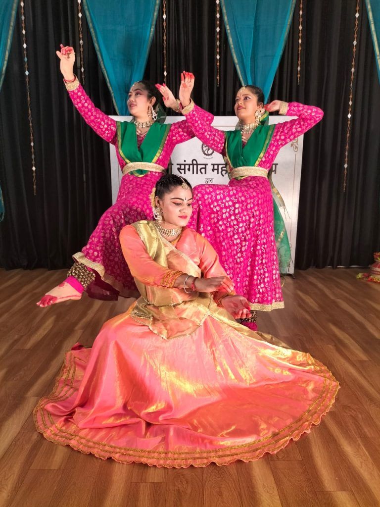 शिवांगी संगीत महाविद्यालय में "श्री गणेश चतुर्थी" पर "ताल- तरंग" का आयोजन 9 119 13