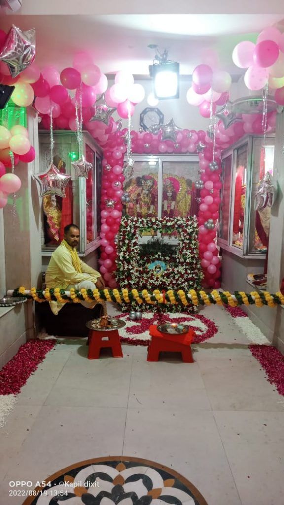 गाज़ियाबाद : कृष्ण भक्ति में झूम उठा गौर कैस्केड्स 4 119 9