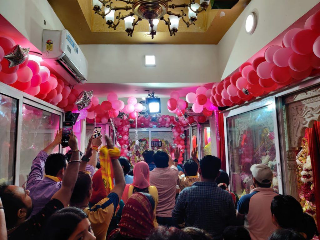 गाज़ियाबाद : कृष्ण भक्ति में झूम उठा गौर कैस्केड्स 5 121 3