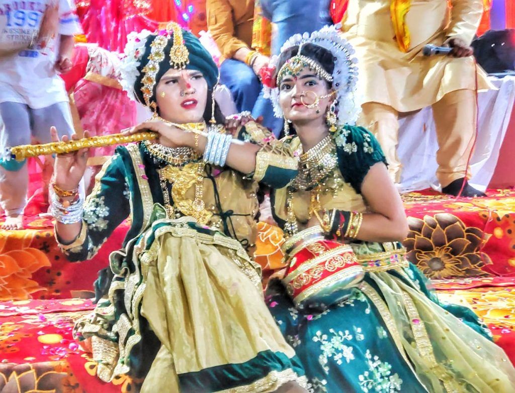गाज़ियाबाद : कृष्ण भक्ति में झूम उठा गौर कैस्केड्स 23 122 5