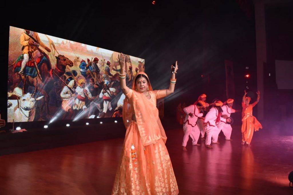 ज्ञात अज्ञात महापुरूषों को समर्पित पुस्तिका ‘‘नमन‘‘ का पदमश्री मालिनी अवस्थी ने किया विमोचन 17 128