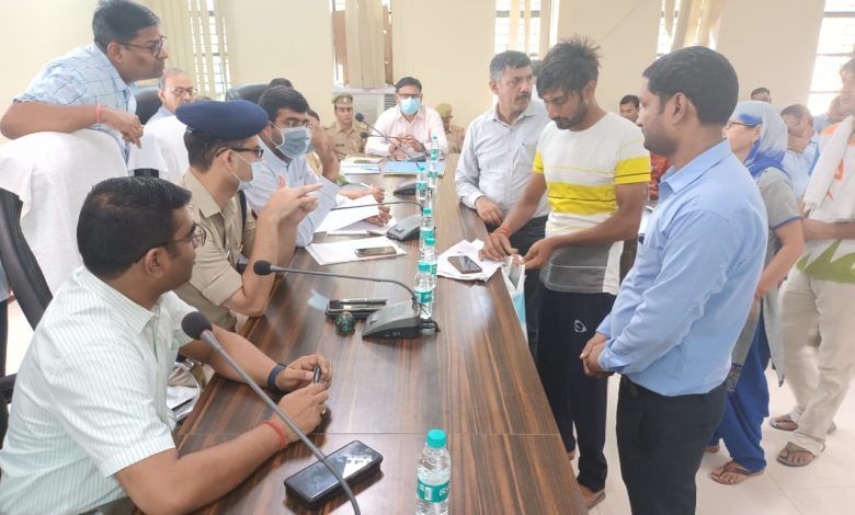 जिलाधिकारी की अध्यक्षता में तहसील सरधना में सम्पन्न हुआ सम्पूर्ण समाधान दिवस 1 111 2