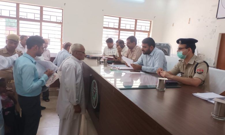 जिलाधिकारी की अध्यक्षता में तहसील सदर में सम्पन्न हुआ सम्पूर्ण समाधान दिवस 1 111 23