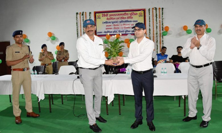 मेरठ पुलिस लाईन में अन्तर जनपदीय बैडमिन्टन एवं टेबिल टेनिस (महिला एवं पुरूष) प्रतियोगिता-2022 का आयोजन 1 111 28