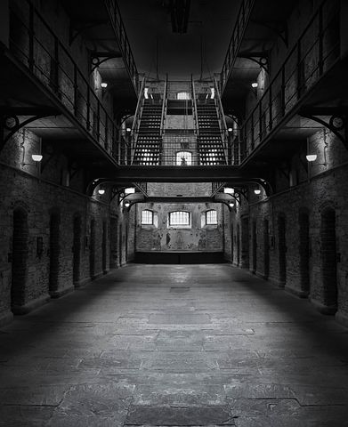 In This Jail Of UP, Prisoners Get Food Like a Five-star Hotel ! 2 112 1