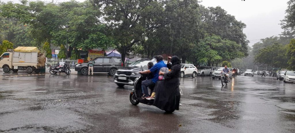 Showers bring relief in Meerut, likely to continue for next few days 7 112 17