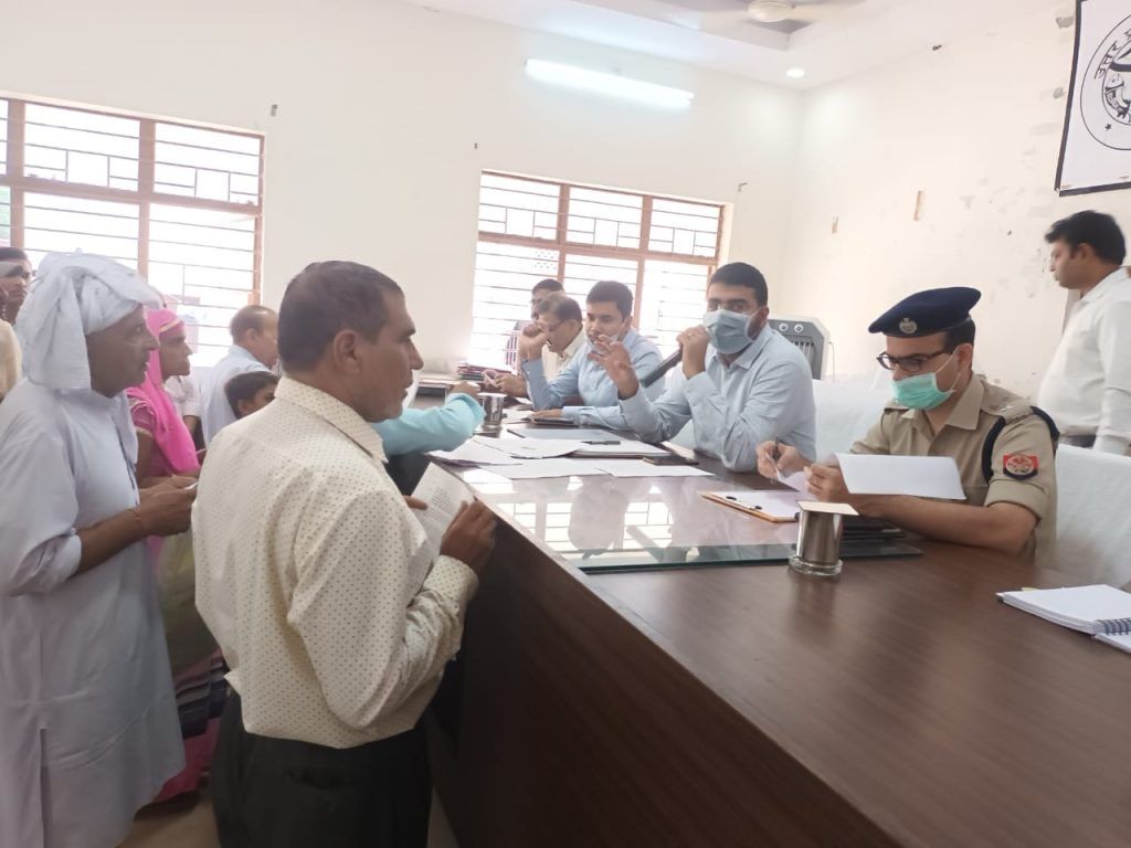 जिलाधिकारी की अध्यक्षता में तहसील सदर में सम्पन्न हुआ सम्पूर्ण समाधान दिवस 2 112 19