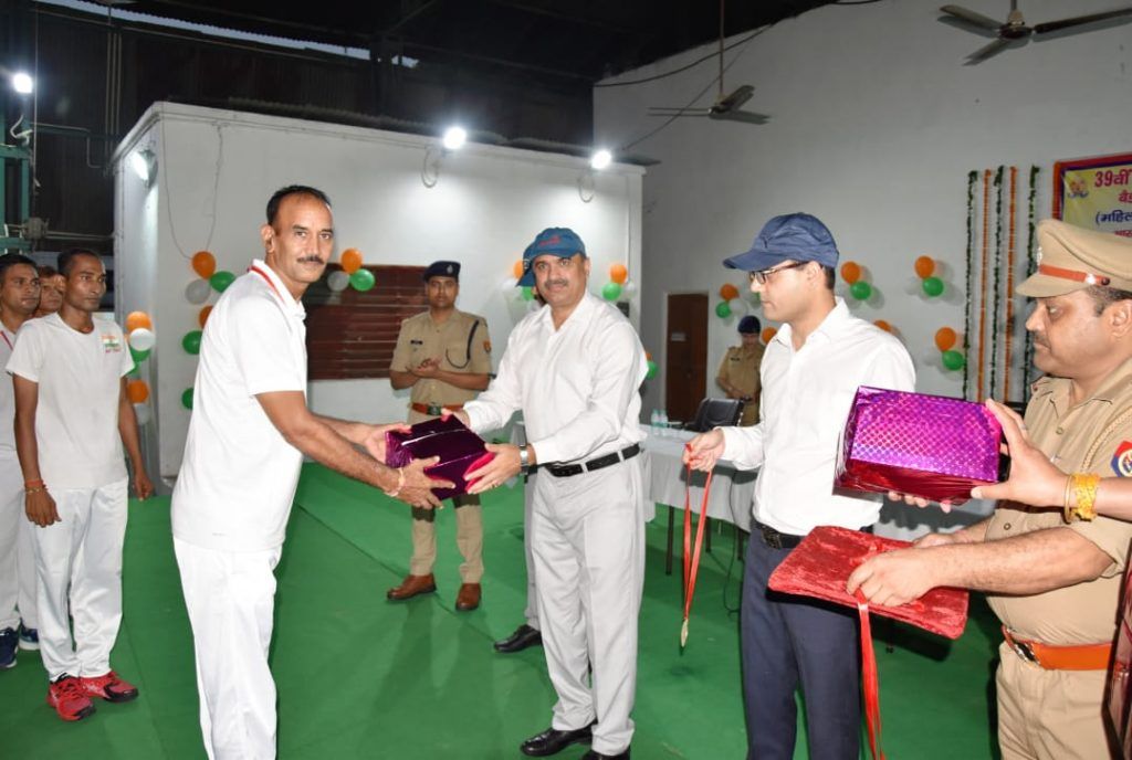 मेरठ पुलिस लाईन में अन्तर जनपदीय बैडमिन्टन एवं टेबिल टेनिस (महिला एवं पुरूष) प्रतियोगिता-2022 का आयोजन 2 112 32