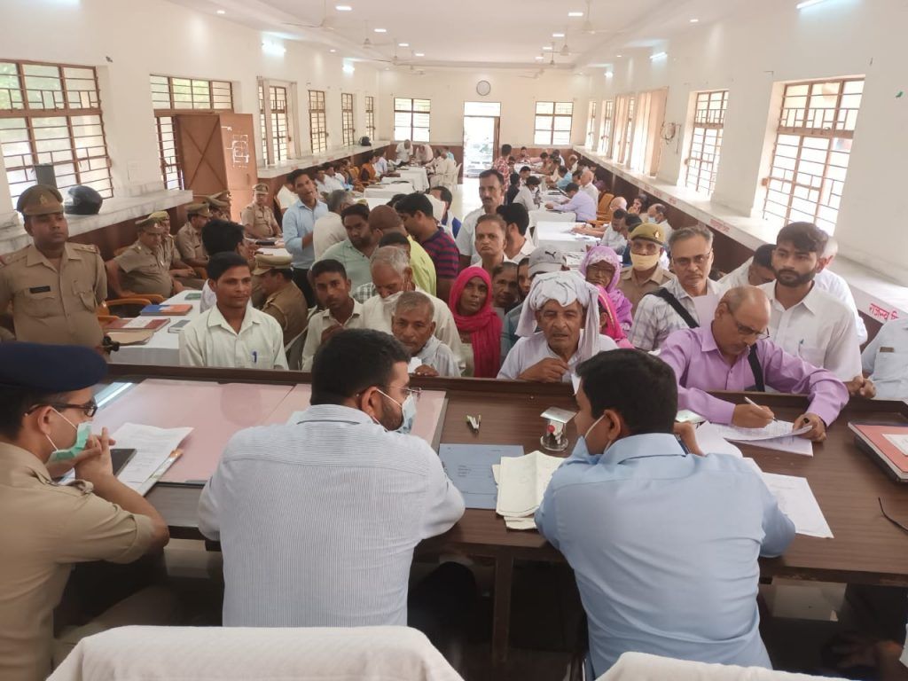 जिलाधिकारी की अध्यक्षता में तहसील सदर में सम्पन्न हुआ सम्पूर्ण समाधान दिवस 3 113 19