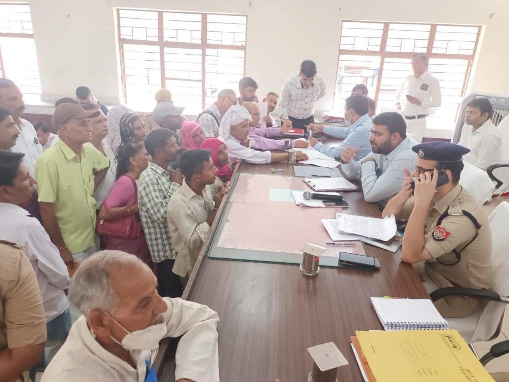 जिलाधिकारी की अध्यक्षता में तहसील सदर में सम्पन्न हुआ सम्पूर्ण समाधान दिवस 4 114 14