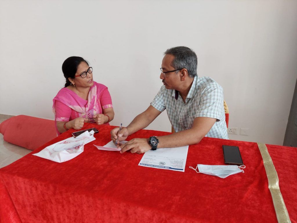 प्रतीक ग्रैंड सिटी में लगा हेल्थ चैकअप कैंप 4 114 18
