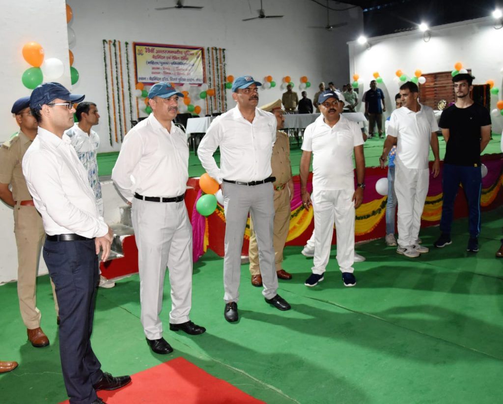 मेरठ पुलिस लाईन में अन्तर जनपदीय बैडमिन्टन एवं टेबिल टेनिस (महिला एवं पुरूष) प्रतियोगिता-2022 का आयोजन 5 115 12