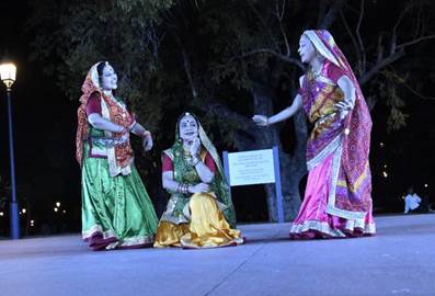 कर्तव्य पथ पर रंगों की छटा बिखेर आगंतुकों को मंत्रमुग्ध कर रहे हैं सीबीसी के कलाकार 2 211