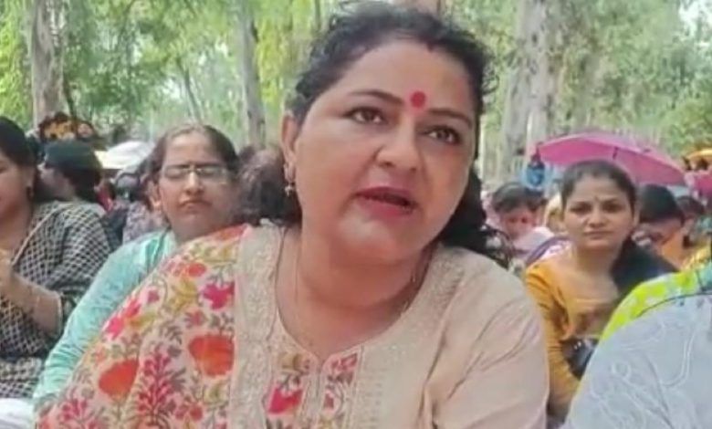 पुरानी पेंशन बहाली व अन्य मांगों के समर्थन में शिक्षकों ने दिया धरना 1 WhatsApp Image 2022 09 20 at 2.03.23 PM