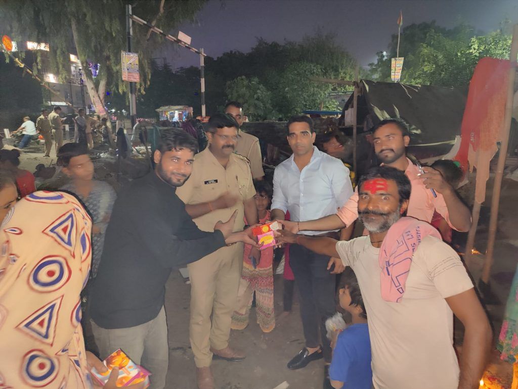 Ghaziabad Cops Celebrates Diwali with underprivileged 5 111 101