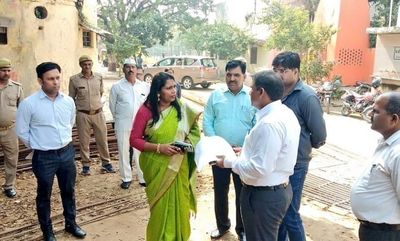 आयुक्त ने कैलाश प्रकाश स्पोर्टस स्टेडियम में बनाये जा रहे अत्याधुनिक शूटिंग रेंज के निर्माण कार्य का किया स्थलीय निरीक्षण 1 111 83