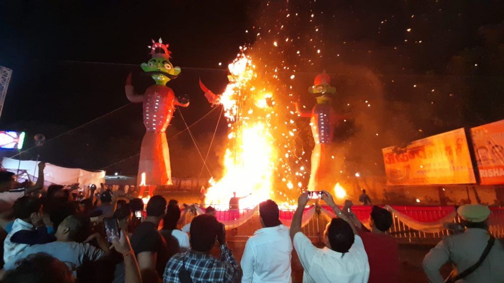 Dussehra in Meerut: 'Ravan Dahan' performed amid chants of Jai Shree Ram 2 112 17