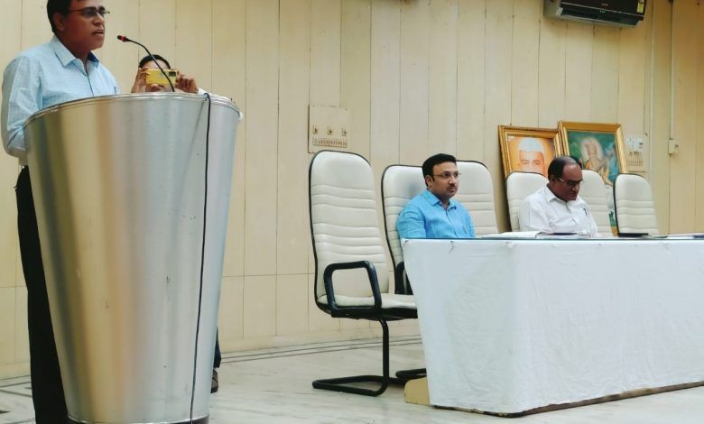 पूर्वदशम व दशमोत्तर योजनान्तर्गत विद्यालयो के स्तर से पात्र छात्रों के आवेदन पत्रों को अग्रसारित करने के सम्बन्ध में आहूत हुयी बैठक 1 113 20