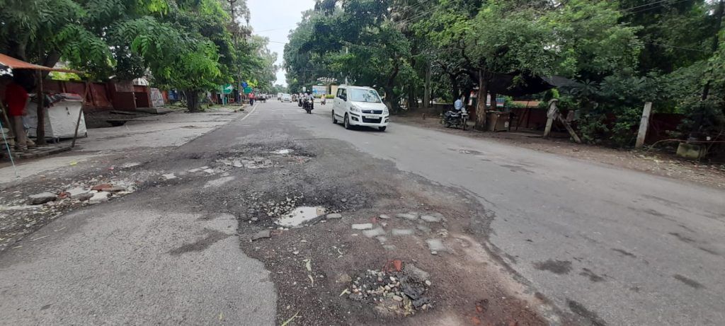 उत्तर प्रदेश की सभी सड़के 15 नवंबर तक होंगी गड्ढा मुक्त, सीएम ने दिया निर्देश 2 114 16