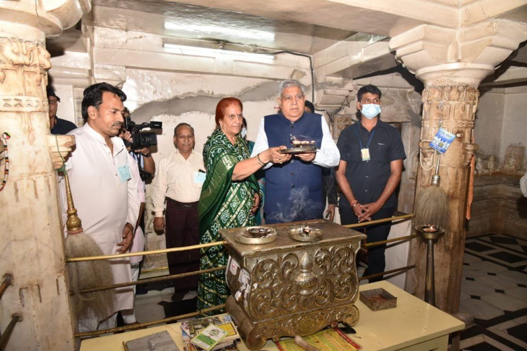 Vice President calls for developing spiritual mindset in the society; says ‘life is incomplete without spirituality’ 4 114 35