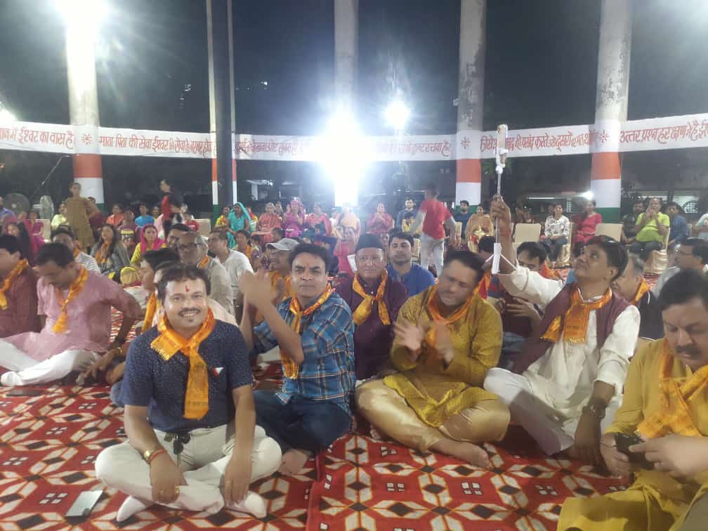 नवरात्री के पावन अवसर पर सोसाइटी में माता की चौकी में झूमे भक्त 5 117 2