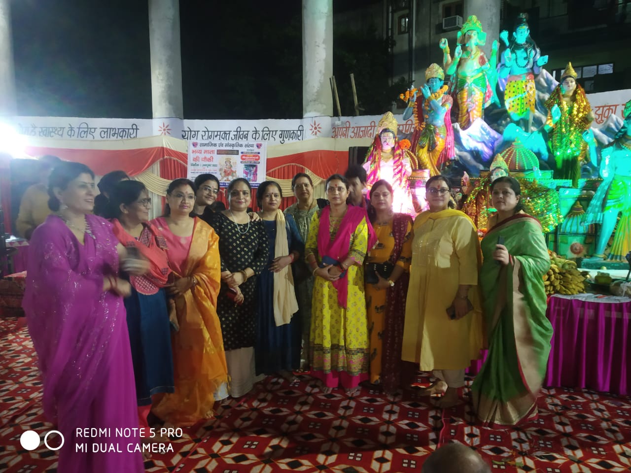 नवरात्री के पावन अवसर पर सोसाइटी में माता की चौकी में झूमे भक्त 6 118 2