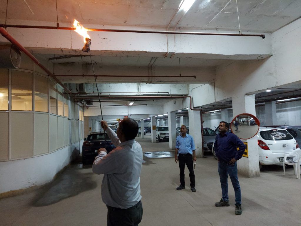 गाज़ियाबाद फायर सर्विस : प्रतीक ग्रैंड सोसाइटी सिद्धार्थ विहार में फायर फाइटिंग सिस्टम का मॉक ड्रिल 4 333