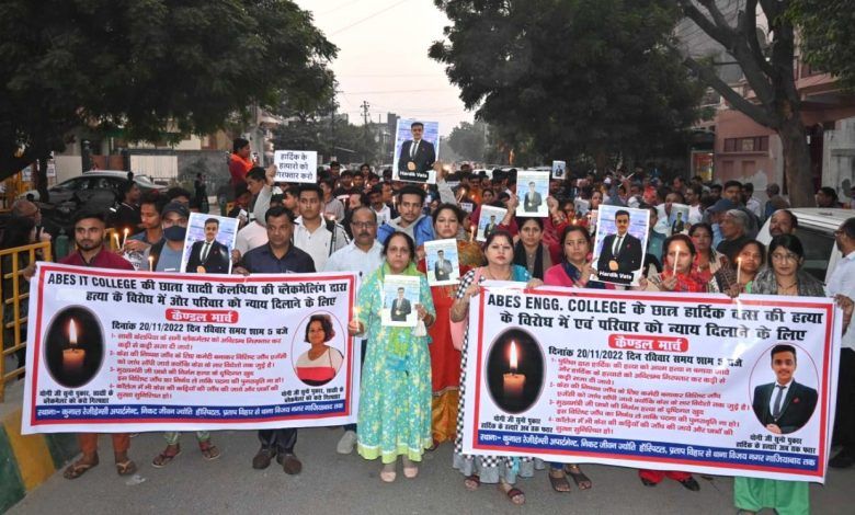 घर बैठे जॉब के मैसेज के बाद सोशल ट्रेडिंग में इन्वेस्टमेंट के बाद दो बीटेक स्टूडेंट की मौत की गुत्थी हर दिन उलझती जा रही हैं 1 111 129