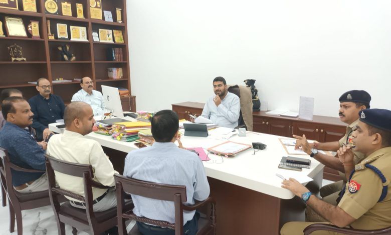 जिलाधिकारी की अध्यक्षता में संपन्न हुयी अग्निवीर प्रारंभिक परीक्षा आयोजन के संबंध में बैठक 1 111 14