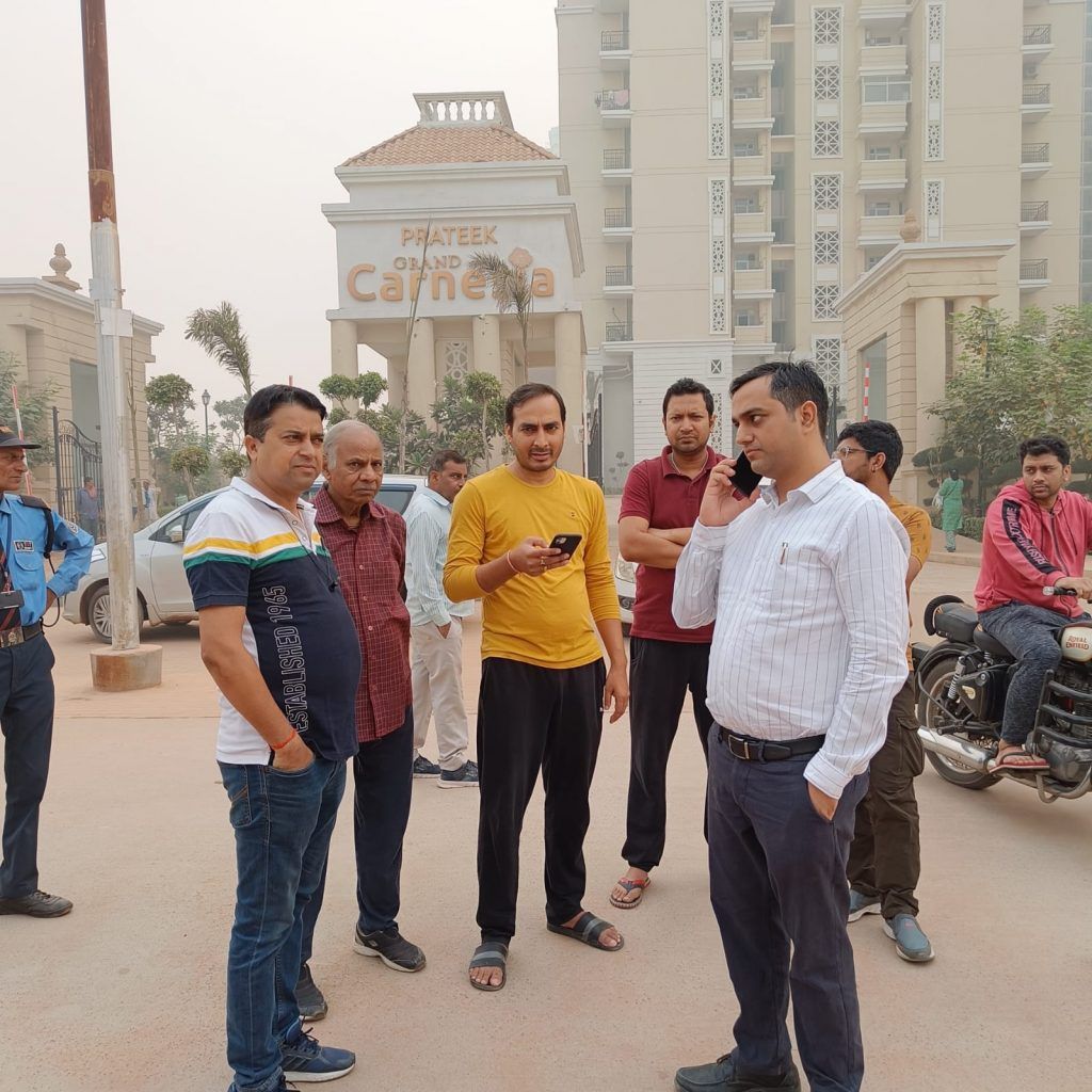 प्रदूषण का जायजा लेने सिद्धार्थ विहार पहुंची आवास विकास की टीम 2 111 24