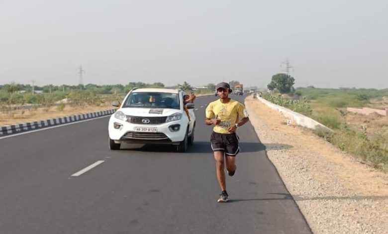 युवाओं में अवसाद के प्रति जागरूकता पैदा करने के लिए 20 युवा आठ हज़ार किलोमीटर की दौड़ लगा रहें हैं 1 111 73