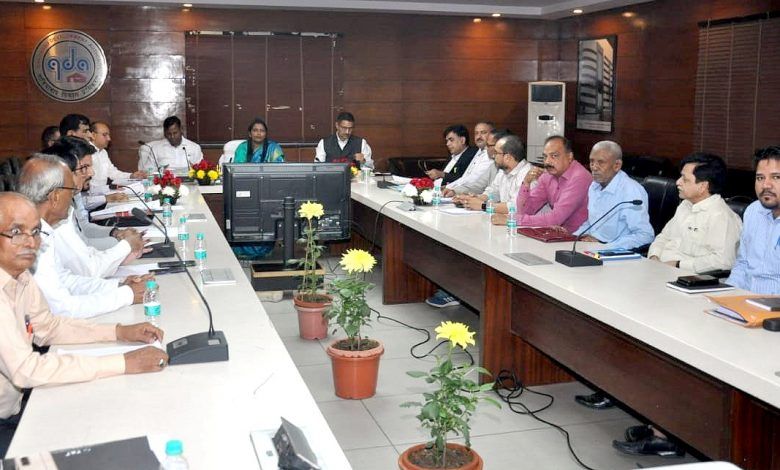 मेरठ मंडलायुक्त ने गजियाबाद के तमाम विभाग प्रमुखों के साथ की समीक्षा बैठक 1 111 81