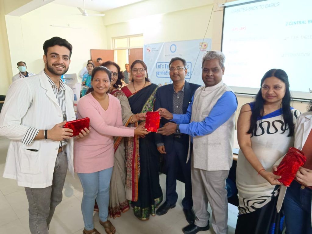 मेडिकल कॉलेज मेरठ में विश्व मधुमेह दिवस (डायबिटीज डे) मनाया गया 3 112 30