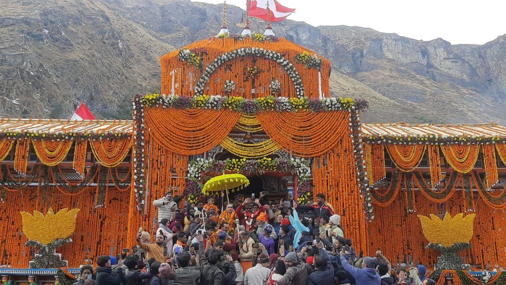 ज्योतिष पीठ के शंकराचार्य स्वामी अविमुक्तेश्वरानन्द सरस्वती ने आज 235 वर्ष पुरानी परम्परा को पुनः किया स्थापित 2 112 62
