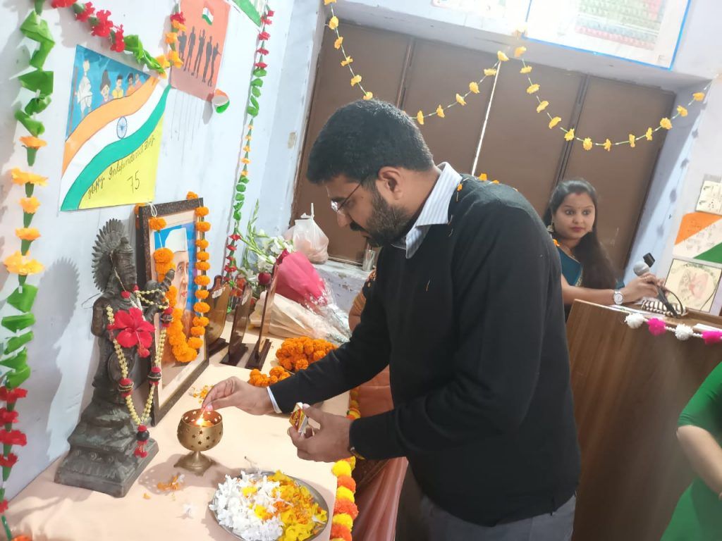 कनोहर लाल कन्या इंटर कॉलेज में की गयी उड़ान पुस्तकालय की स्थापना, जिलाधिकारी ने दीप प्रज्ज्वलित कर किया कार्यक्रम का शुभारंभ 3 113 23