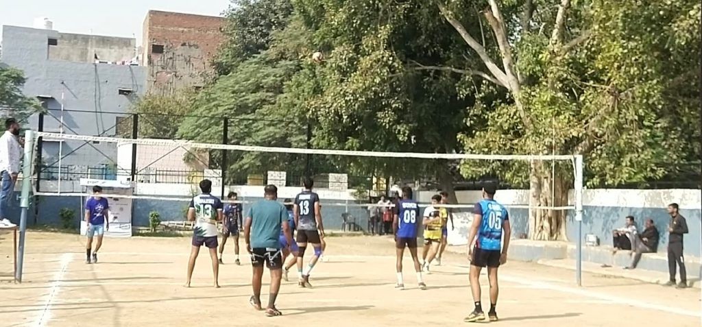 उत्तराखण्ड स्थापना दिवस एवं बाल दिवस मनाते हुए<br>देव भूमि समिति ने कराया बॉलीबॉल का आयोजन 3 113 28