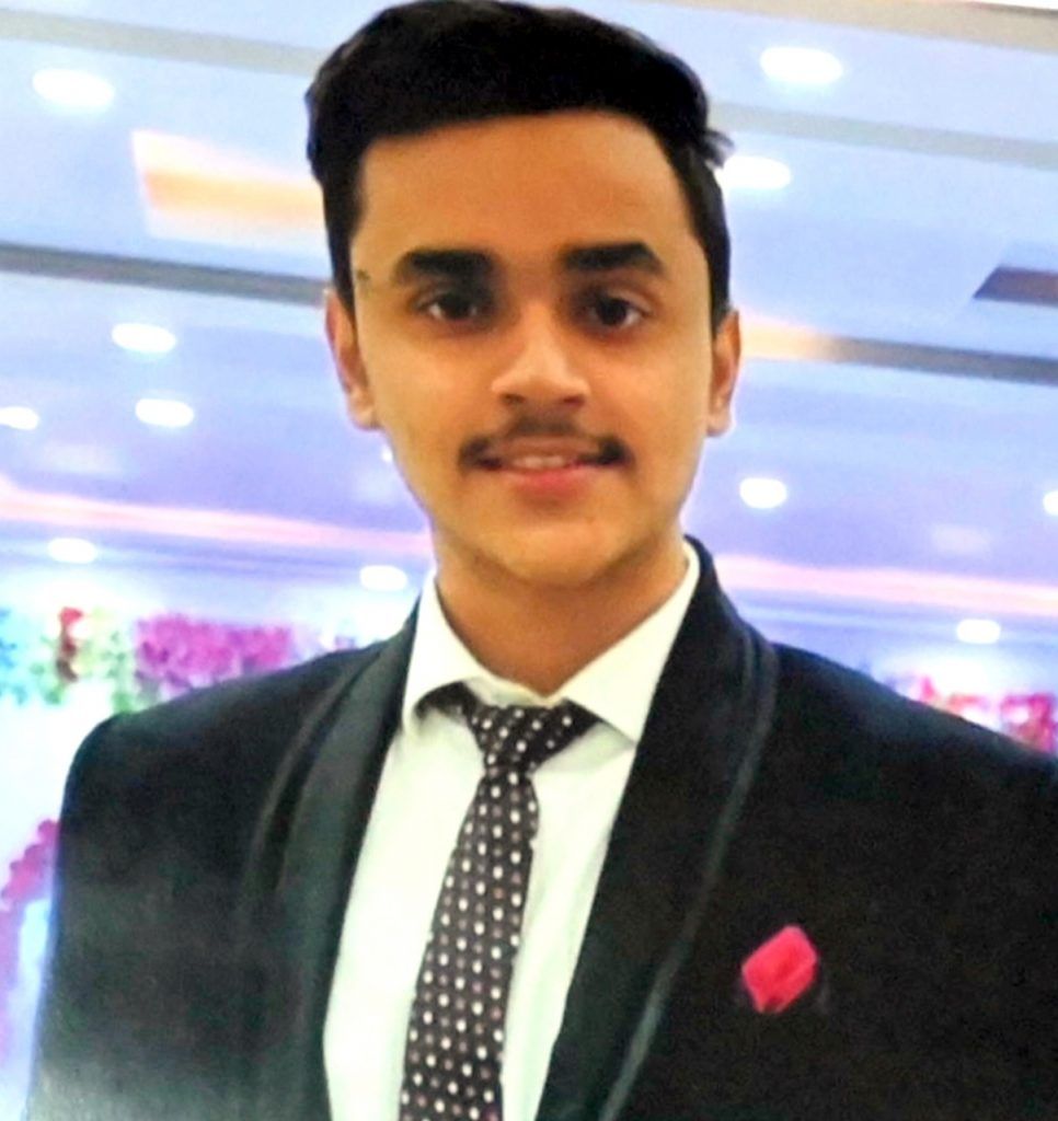 घर बैठे जॉब के मैसेज के बाद सोशल ट्रेडिंग में इन्वेस्टमेंट के बाद दो बीटेक स्टूडेंट की मौत की गुत्थी हर दिन उलझती जा रही हैं 3 114 21