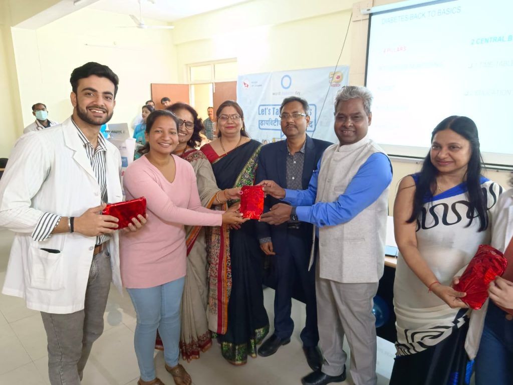 मेडिकल कॉलेज मेरठ में विश्व मधुमेह दिवस (डायबिटीज डे) मनाया गया 6 117 4