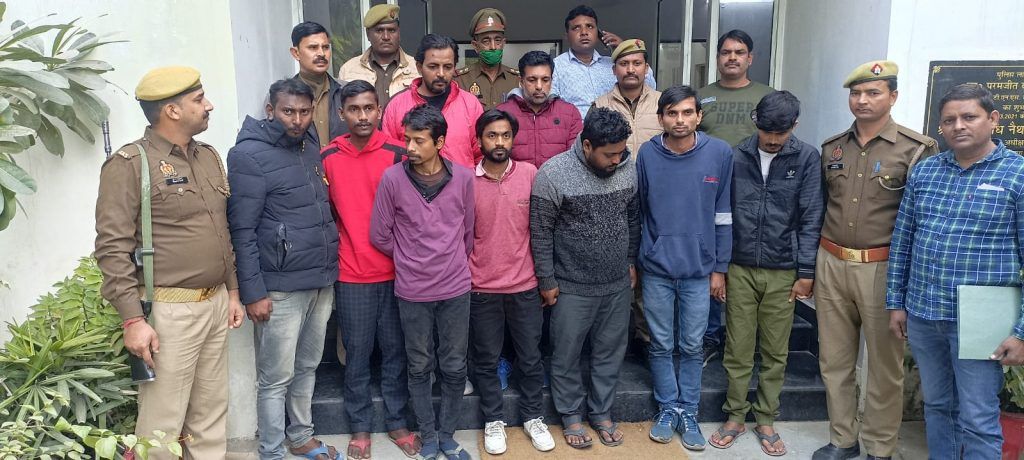 साइबर अपराधियों पर गाजियाबाद पुलिस का शिंकजा; 5वीं पास ठग अमेरिका में बैठे लोगों का अकाउंट कर देते थे खाली 1 111 124