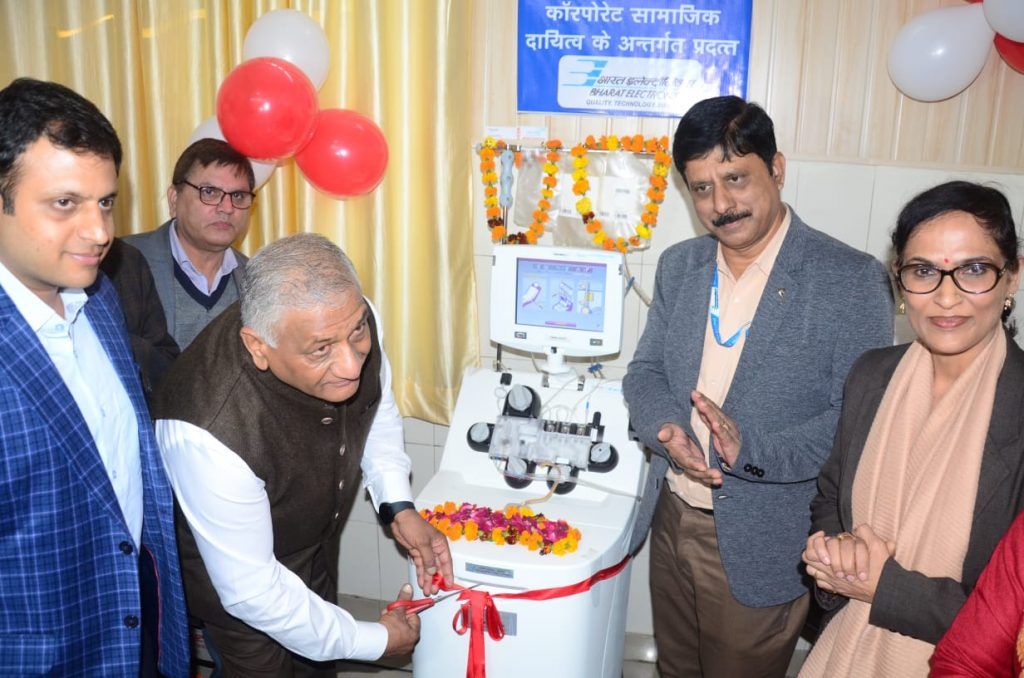 जनरल (डॉ) वी.के. सिंह ने एम. एम. जी. चिकित्सालय में चिकित्सकीय एफेरेसिस मशीन' का किया लोकार्पण 1 111 133