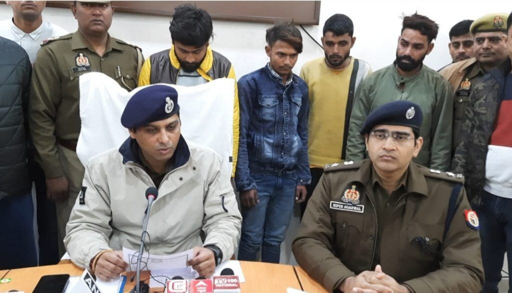 दोस्त ने ही अपना चेहरा छुपा कर की थी अपने दोस्त से करीब 45 लाख की लूट 1 111 161