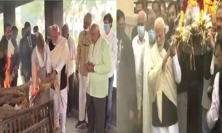 पीएम मोदी ने गांधीनगर में अपनी मां हीराबेन का अंतिम संस्कार किया, पीएम मोदी हुए भावुक, चार भाइयों ने दी मुखाग्नि 1 111 171